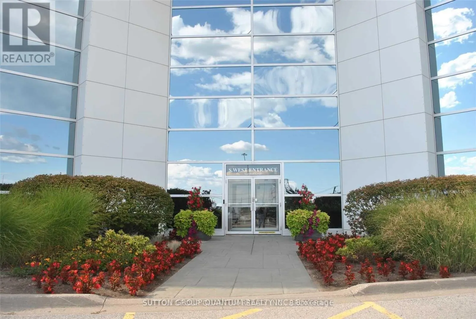 202D - 1005 SKYVIEW DRIVE