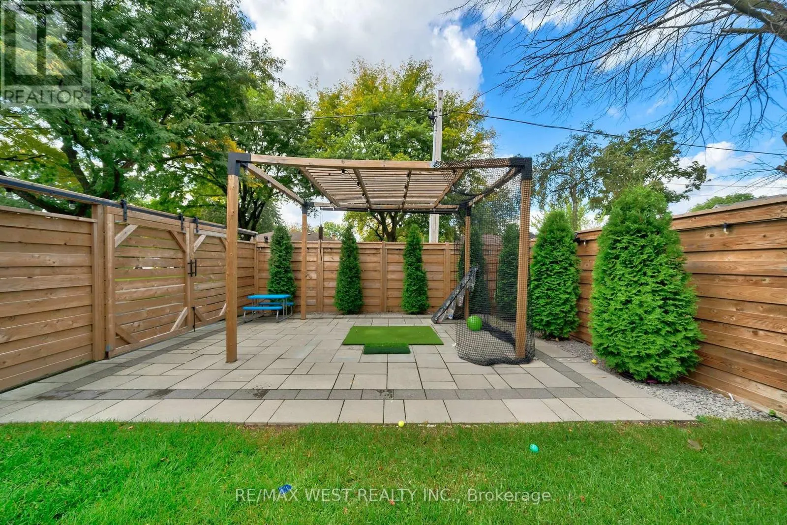 48 HAMLYN CRESCENT