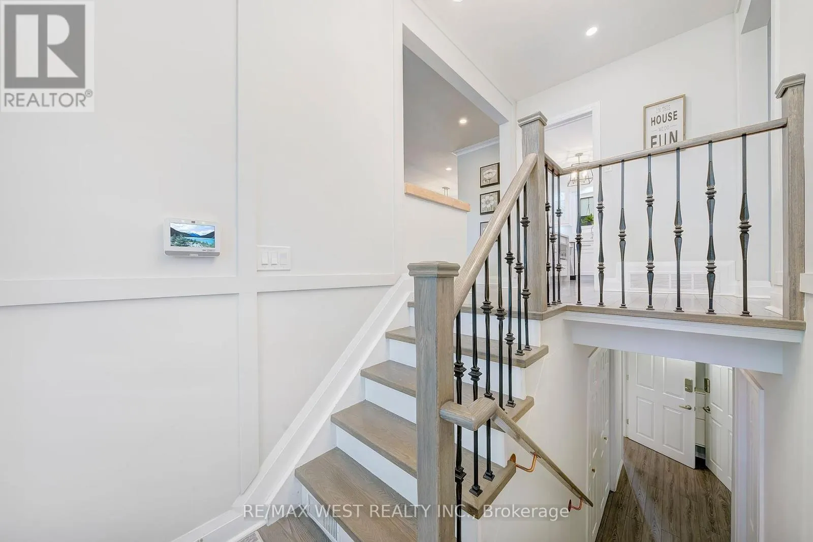 48 HAMLYN CRESCENT