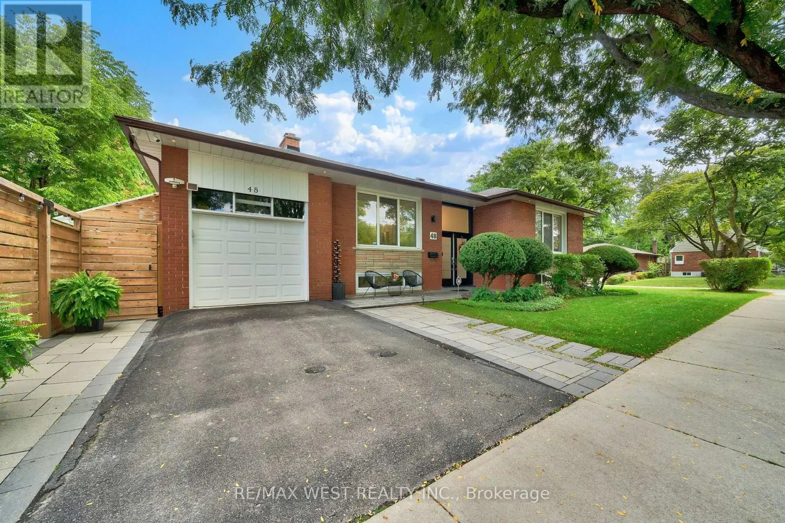 48 HAMLYN CRESCENT