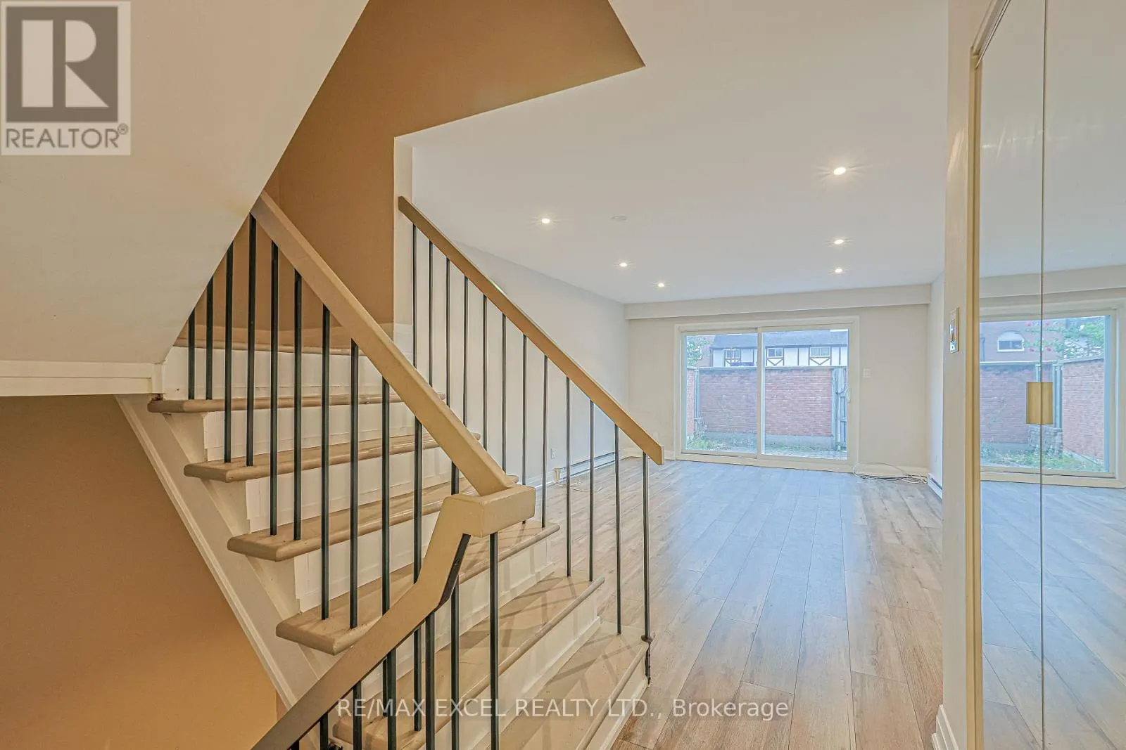 18 - 81 IRWIN ROAD