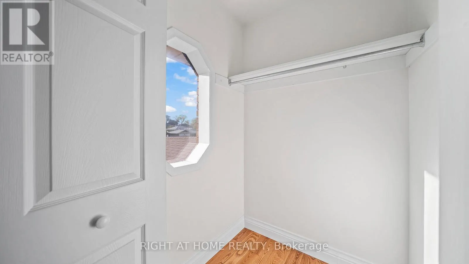 17 GLEN MEADOW COURT