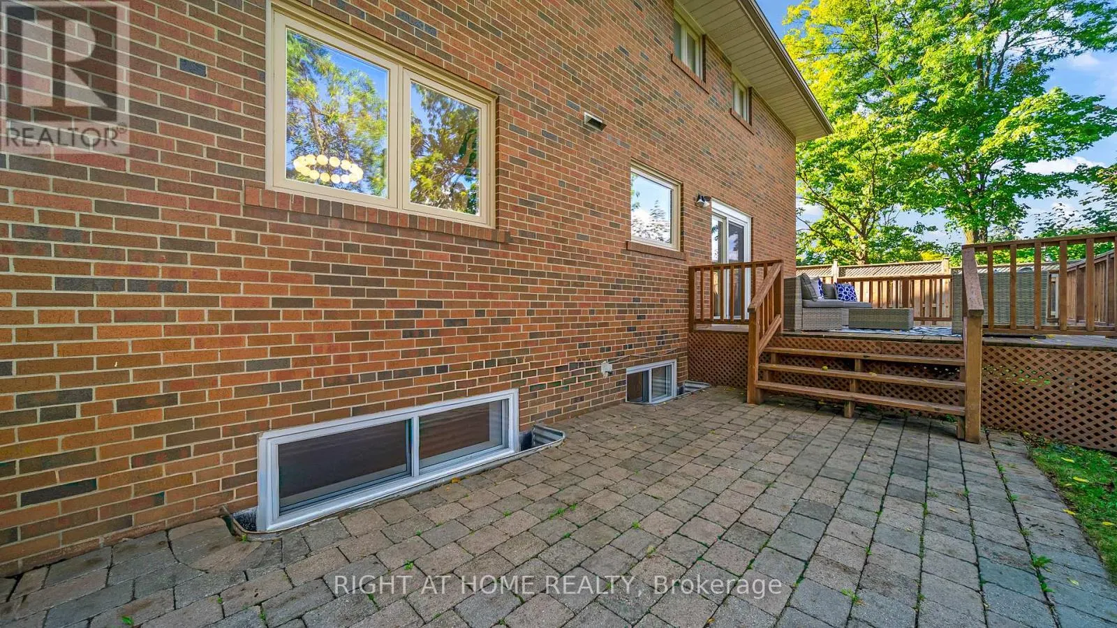 17 GLEN MEADOW COURT