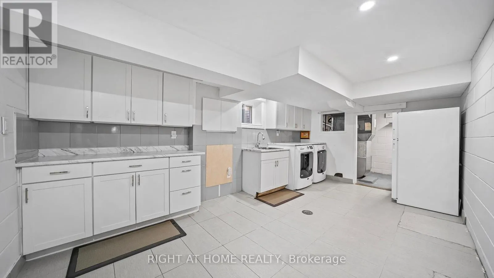 17 GLEN MEADOW COURT