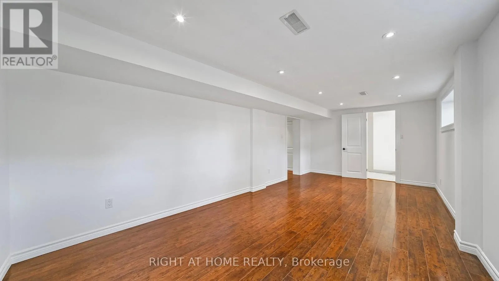 17 GLEN MEADOW COURT