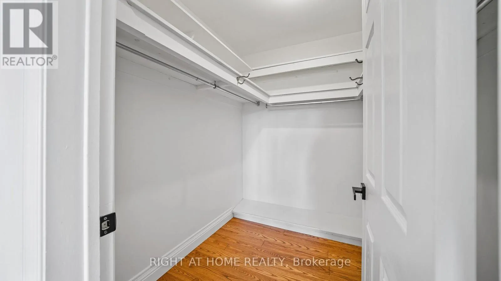 17 GLEN MEADOW COURT