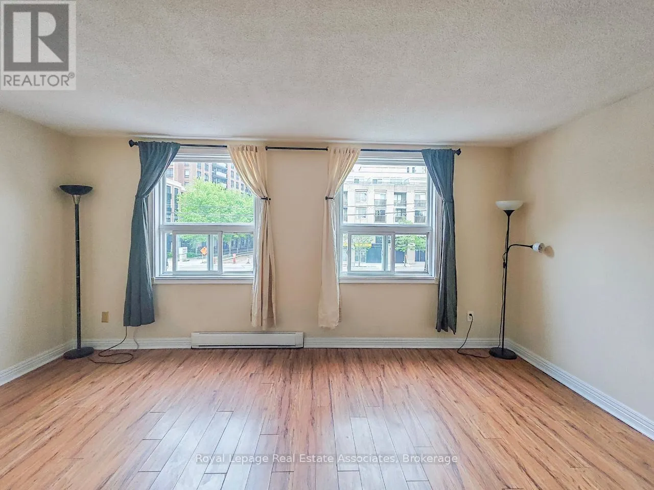 2ND FLR - 5130A DUNDAS STREET W