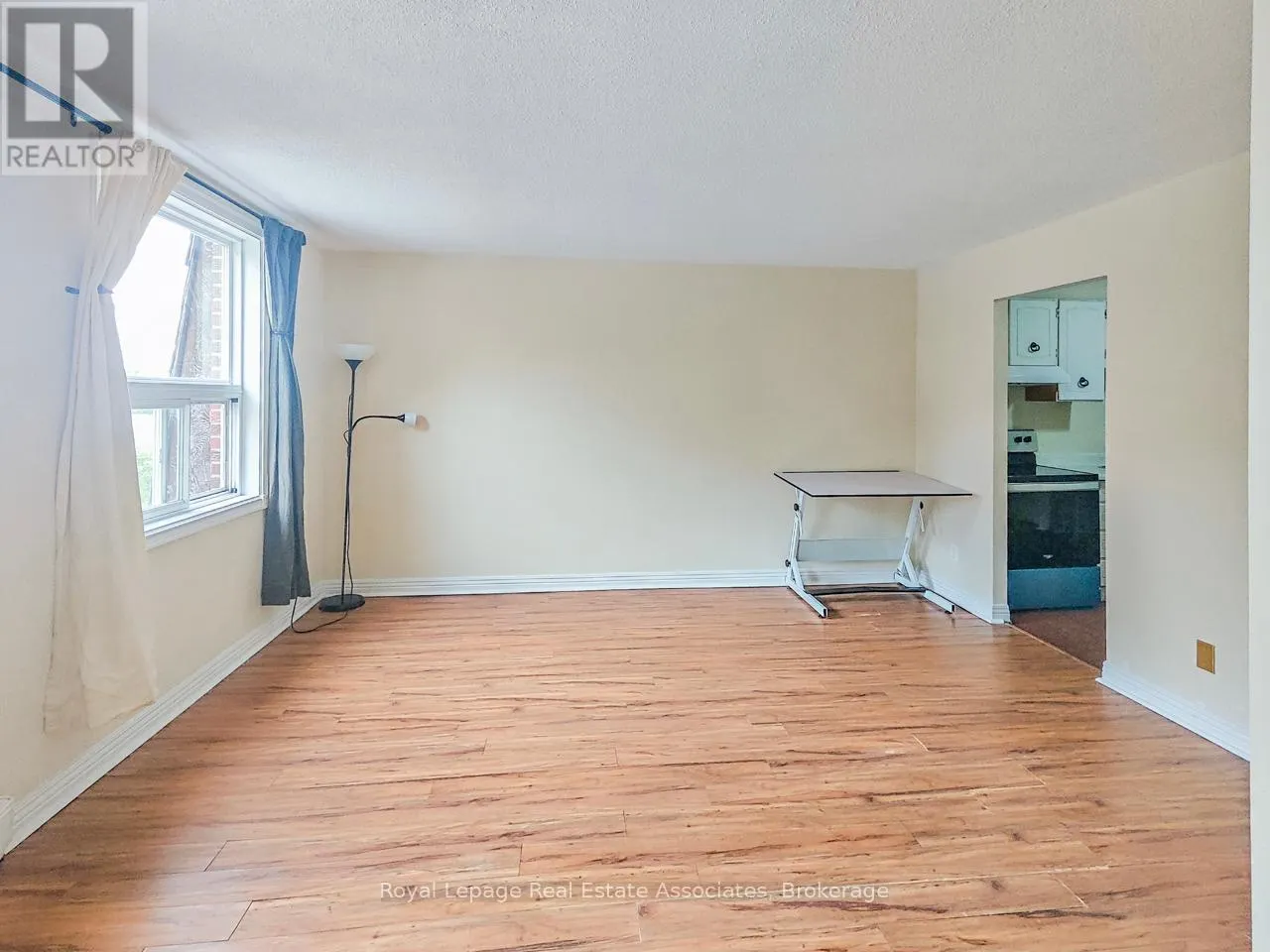 2ND FLR - 5130A DUNDAS STREET W
