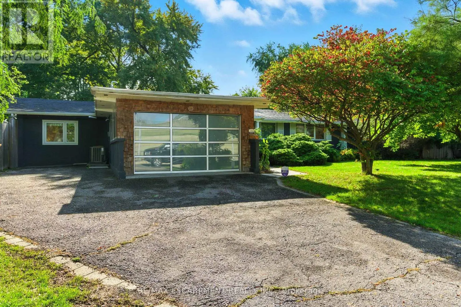 230 SOUTH SERVICE ROAD