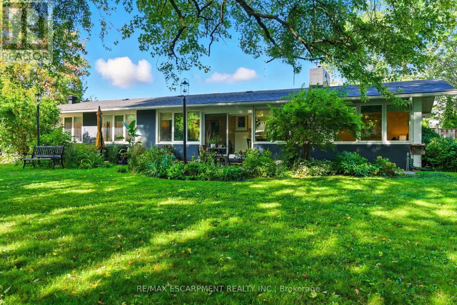 230 SOUTH SERVICE ROAD
