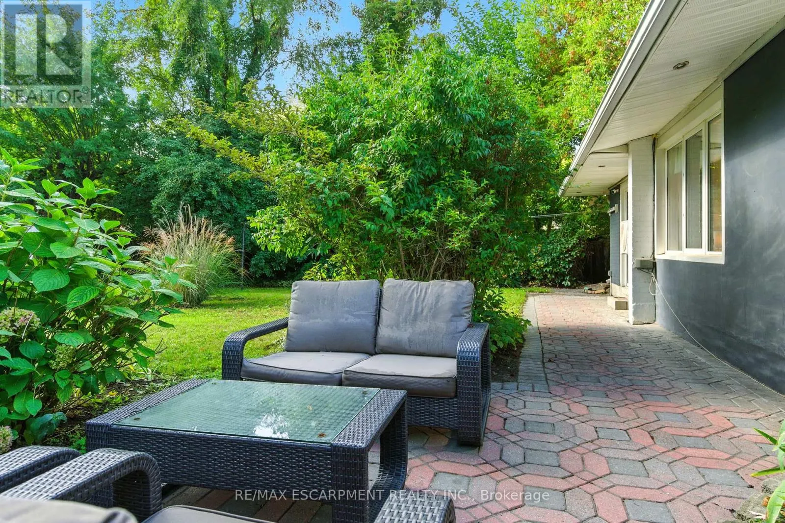 230 SOUTH SERVICE ROAD