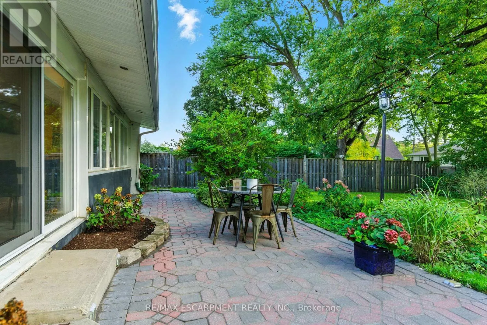 230 SOUTH SERVICE ROAD