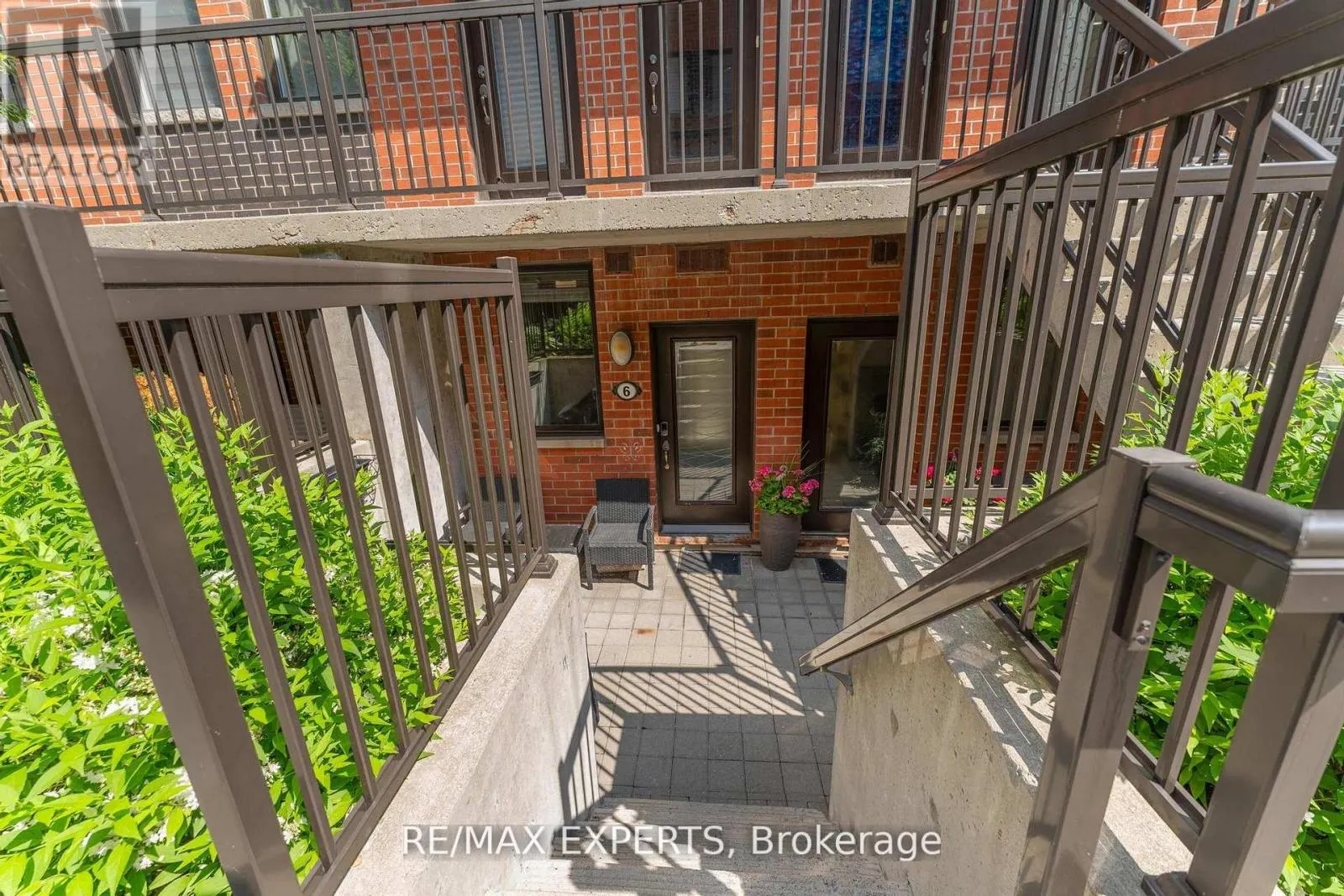 6 - 871 WILSON AVENUE