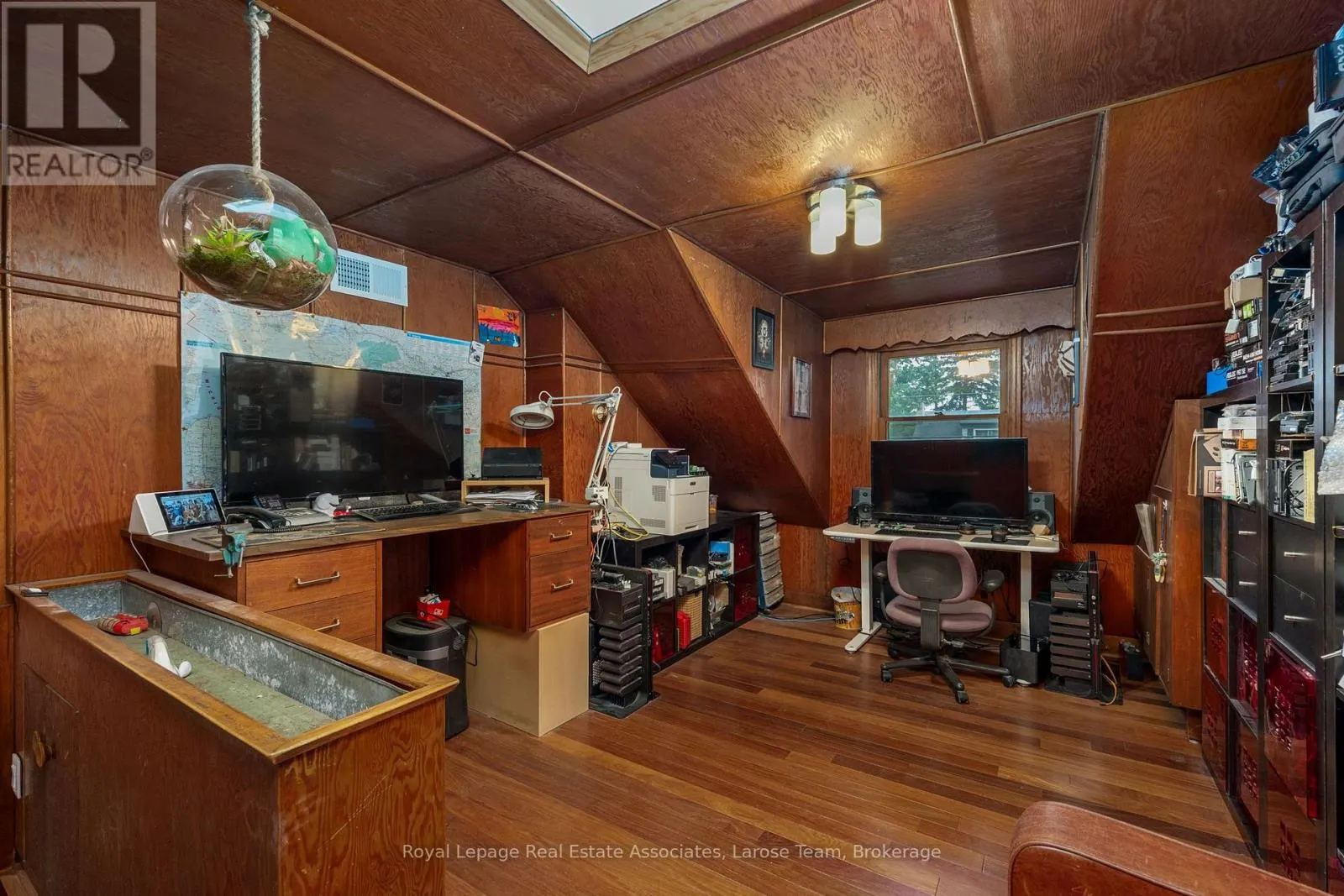 101 MINEOLA ROAD E