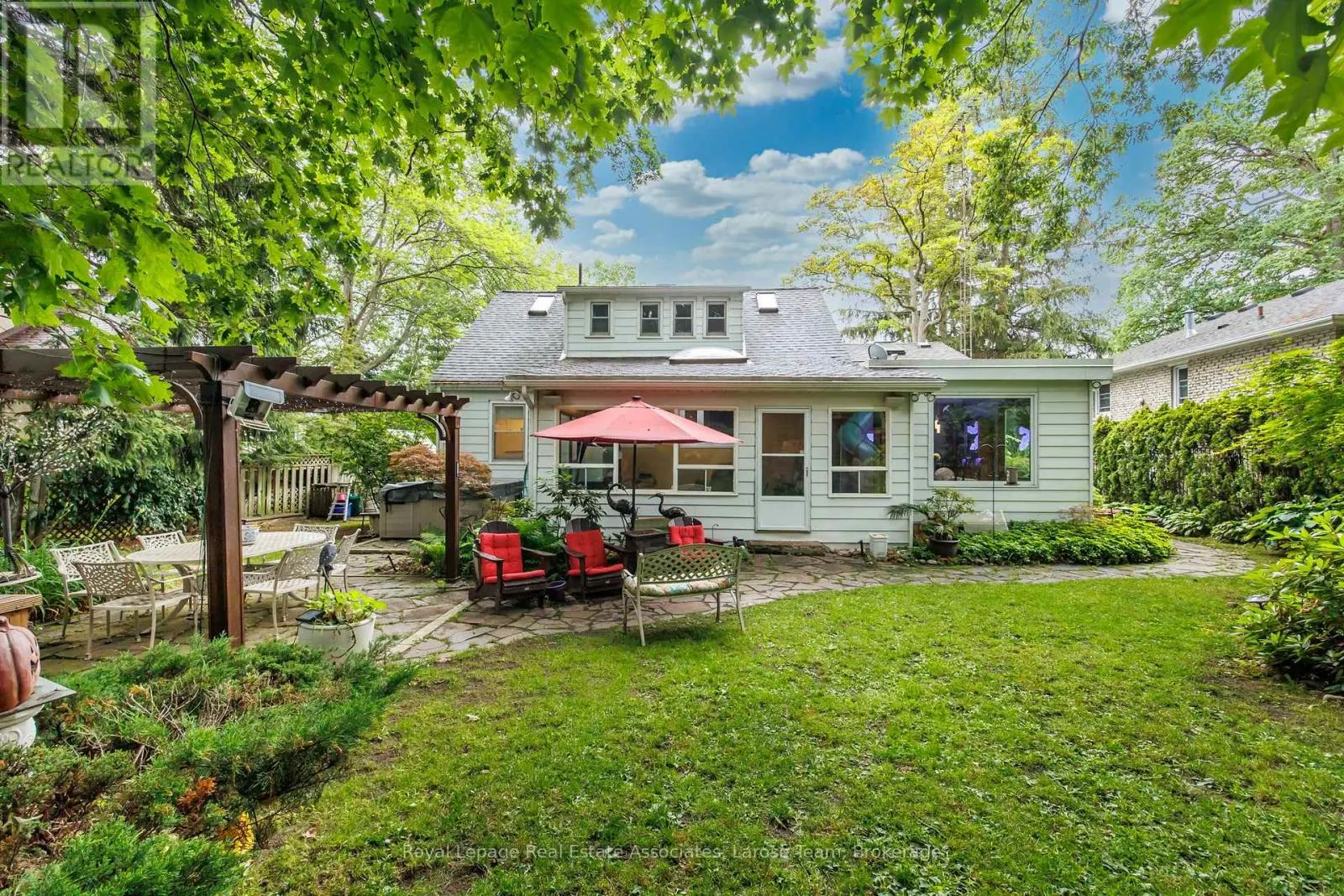 101 MINEOLA ROAD E