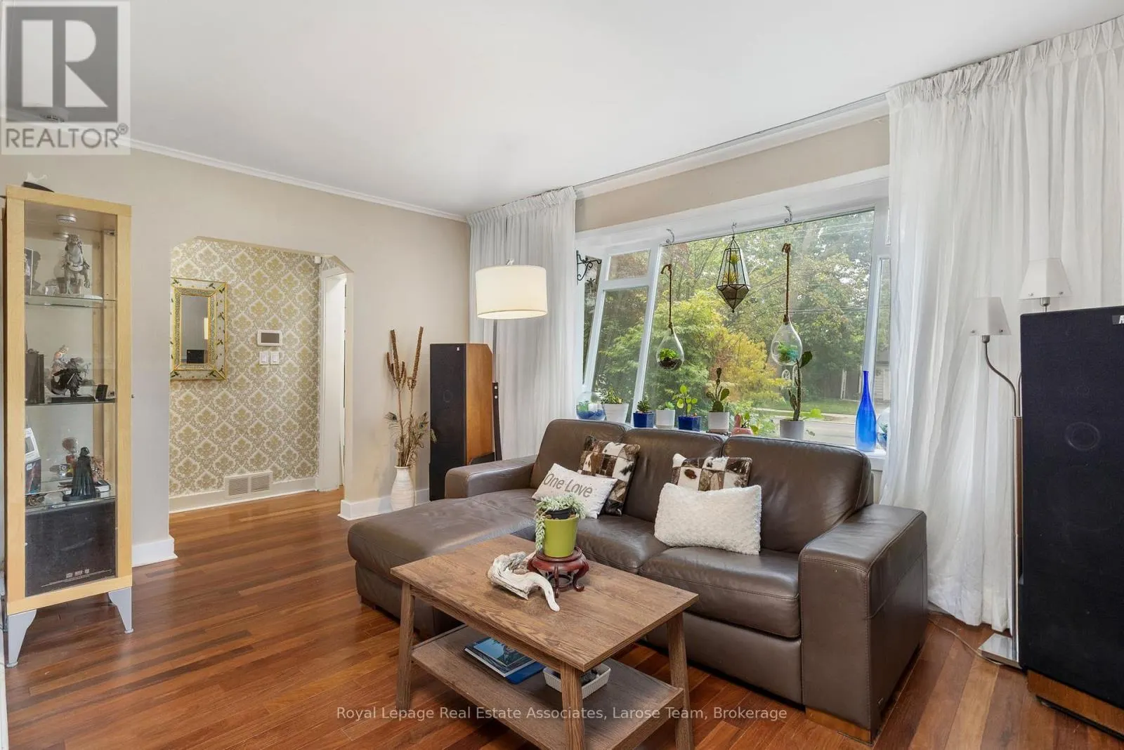 101 MINEOLA ROAD E