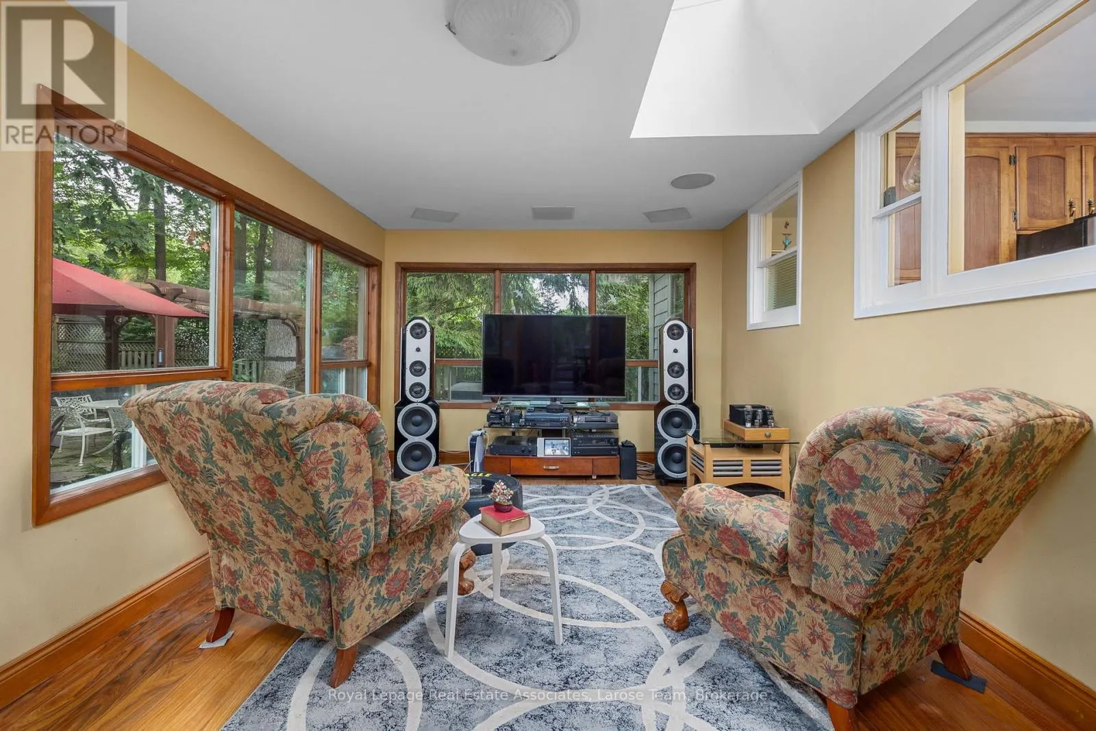 101 MINEOLA ROAD E