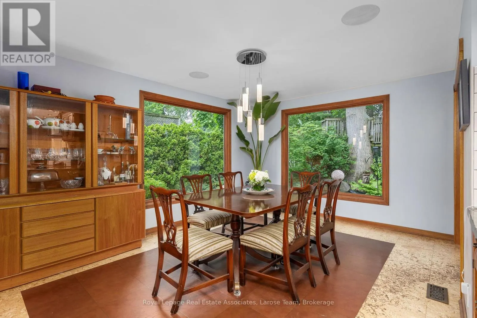 101 MINEOLA ROAD E