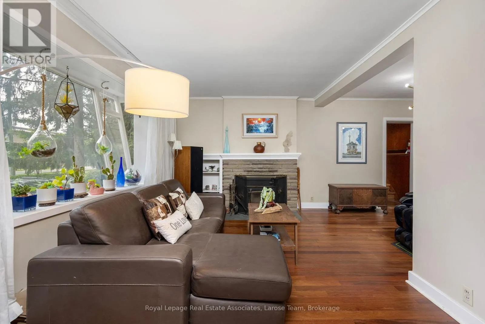 101 MINEOLA ROAD E