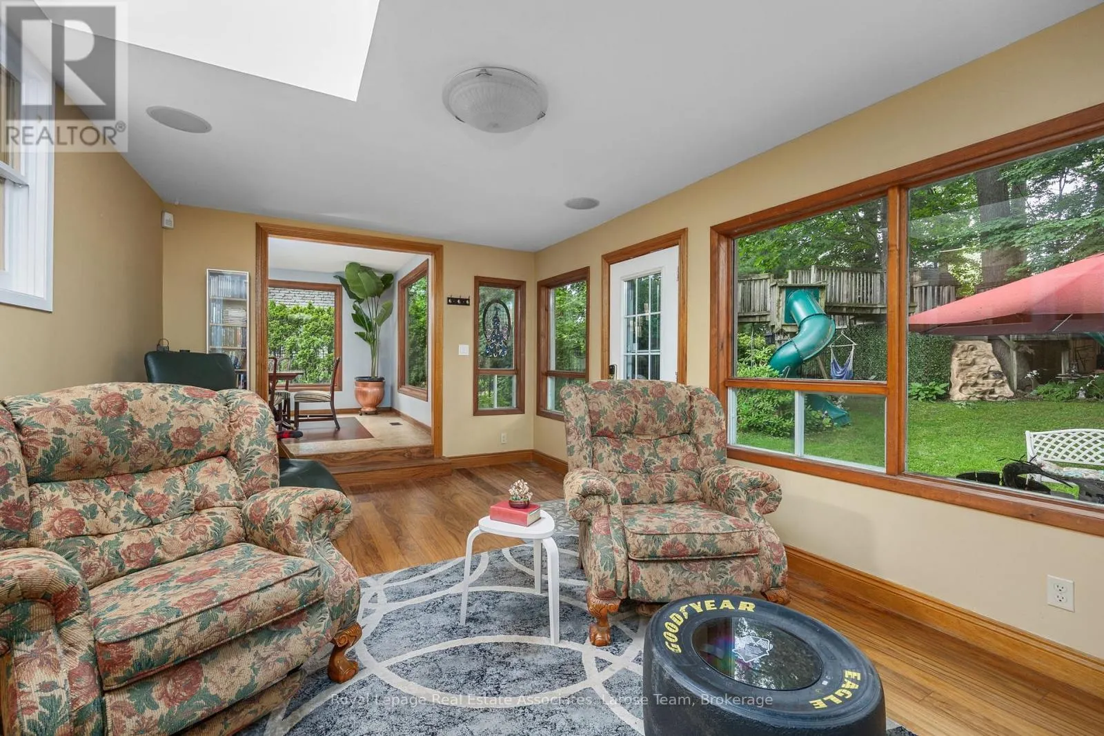 101 MINEOLA ROAD E