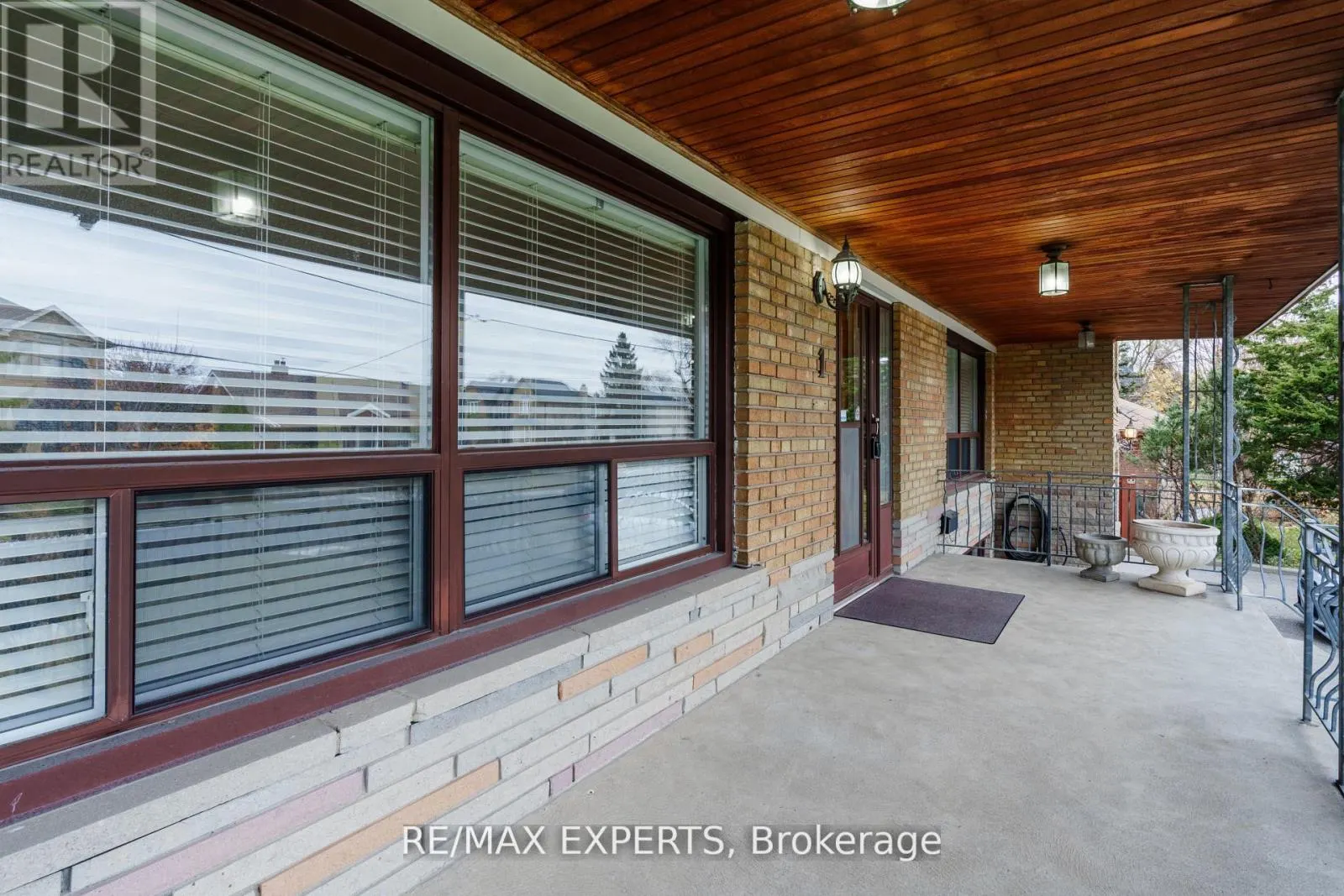 1 CRESTON ROAD