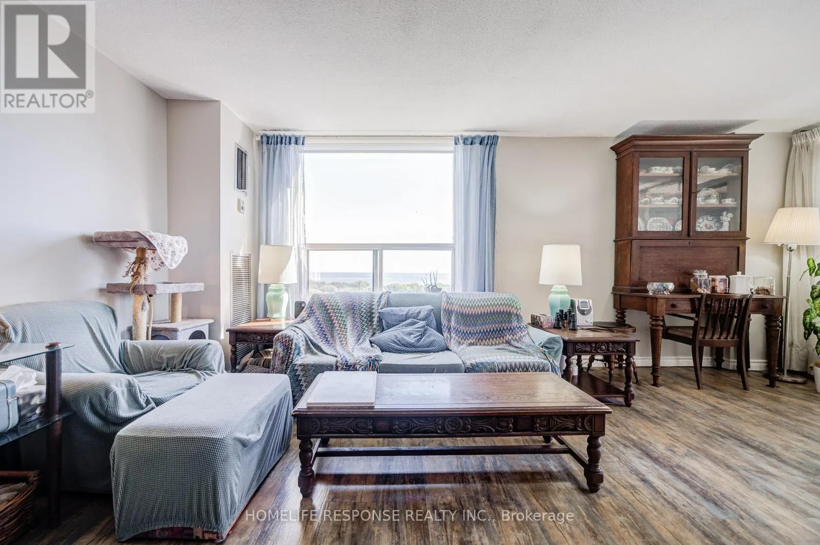 1401 - 1535 LAKESHORE ROAD