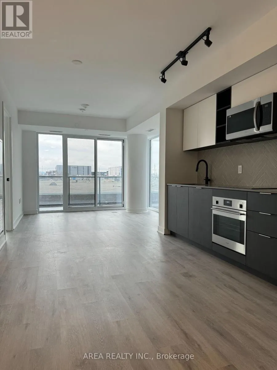 303 - 36 ZORRA STREET