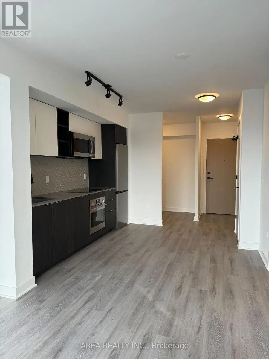 303 - 36 ZORRA STREET
