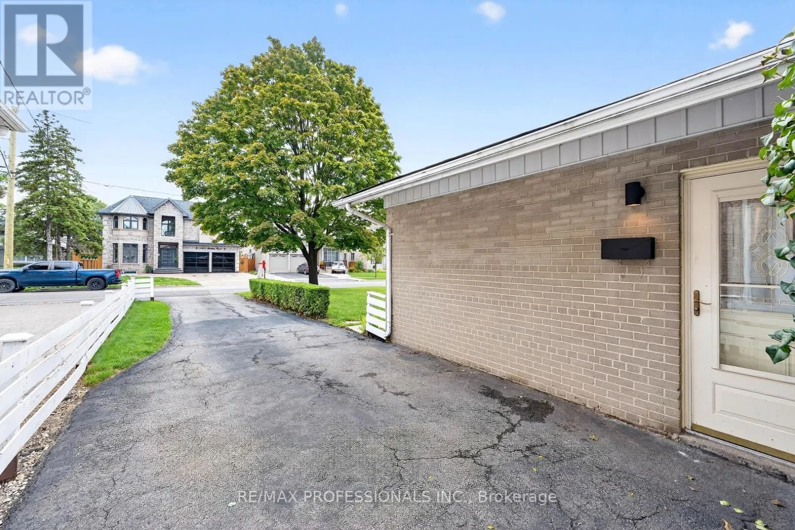 7638 REDSTONE ROAD