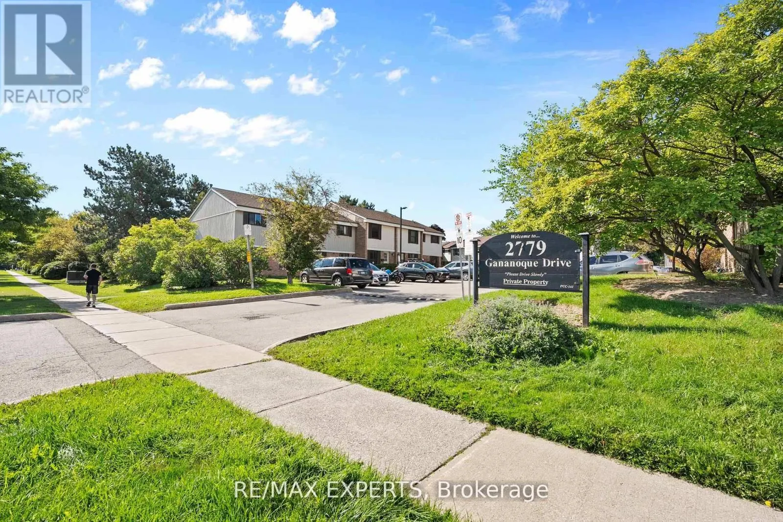 35 - 2779 GANANOQUE DRIVE