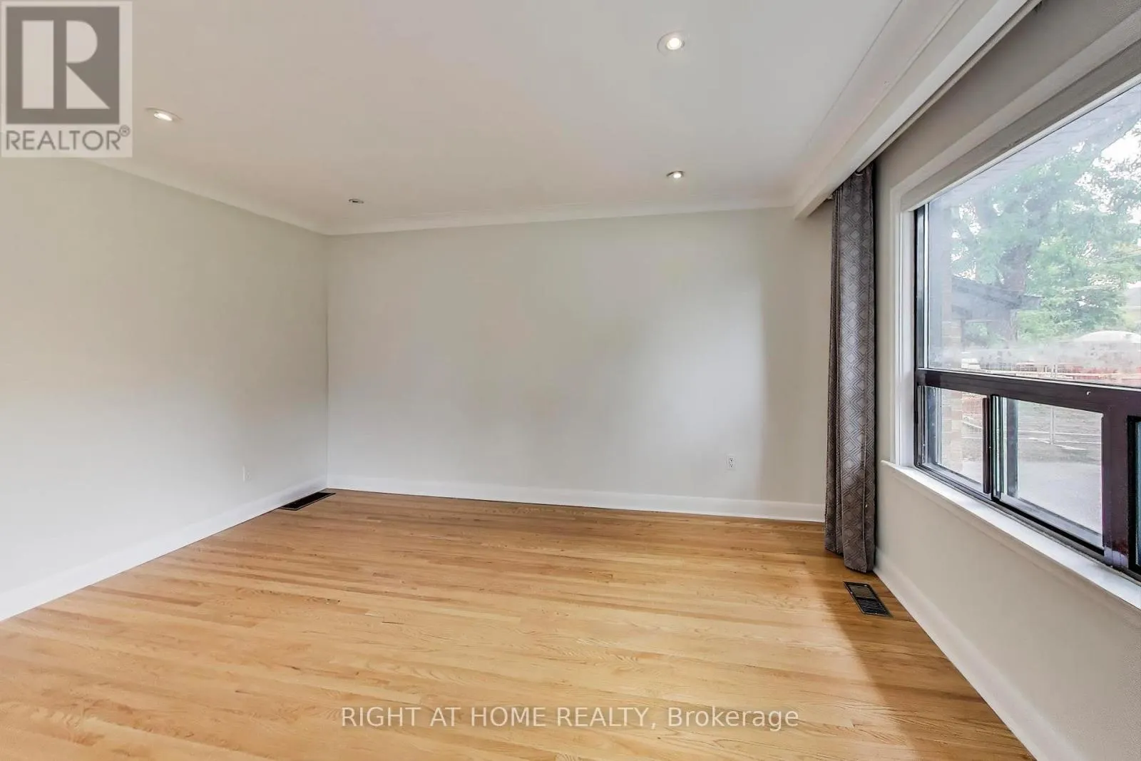 270 RENFORTH DRIVE