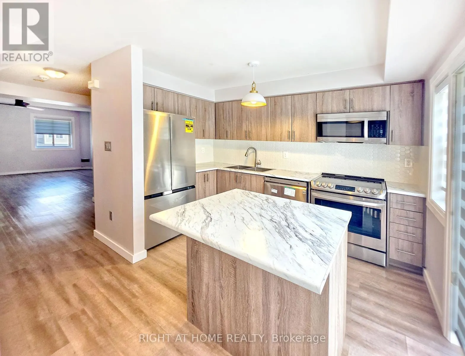 98 SPADINA ROAD