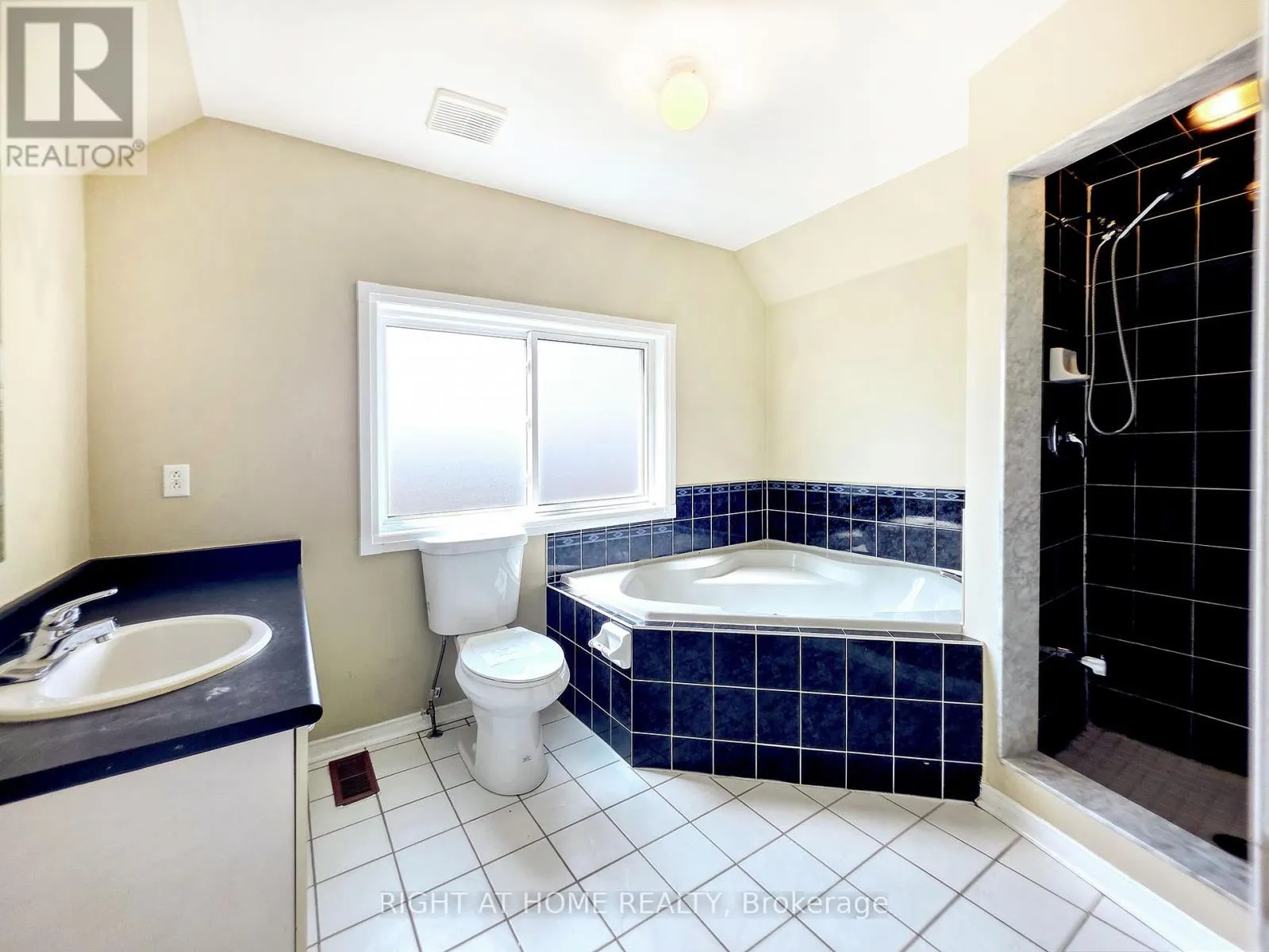 98 SPADINA ROAD