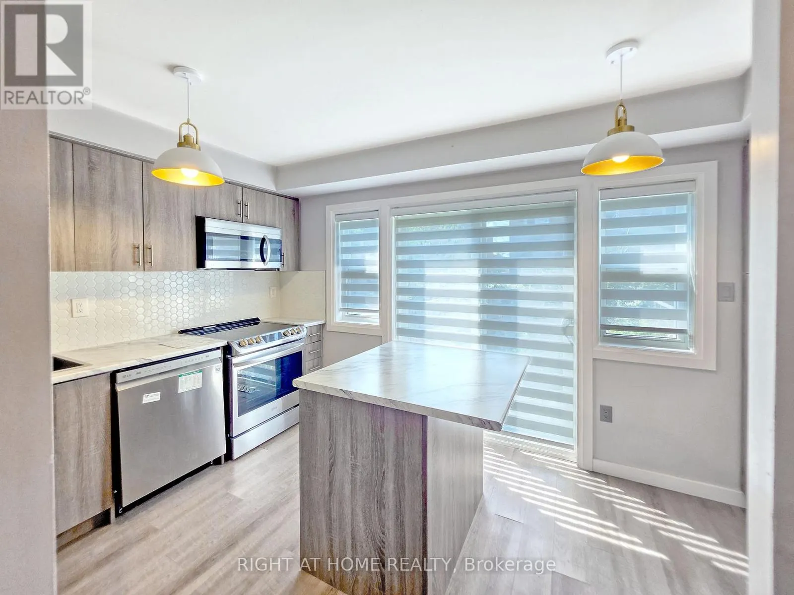 98 SPADINA ROAD