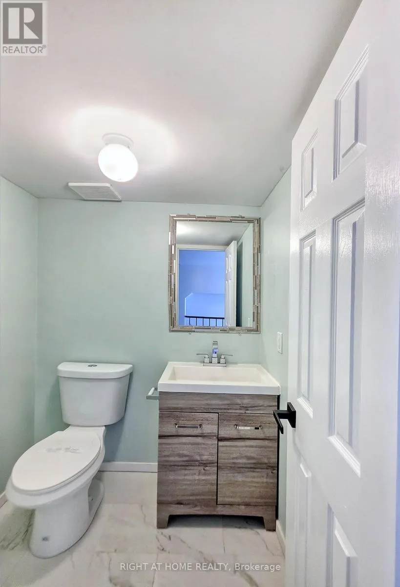 98 SPADINA ROAD