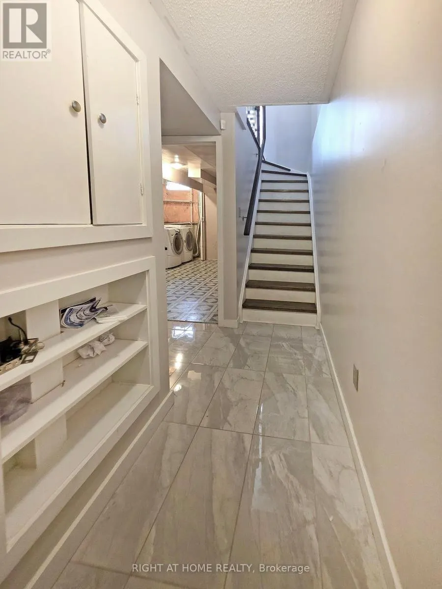 98 SPADINA ROAD
