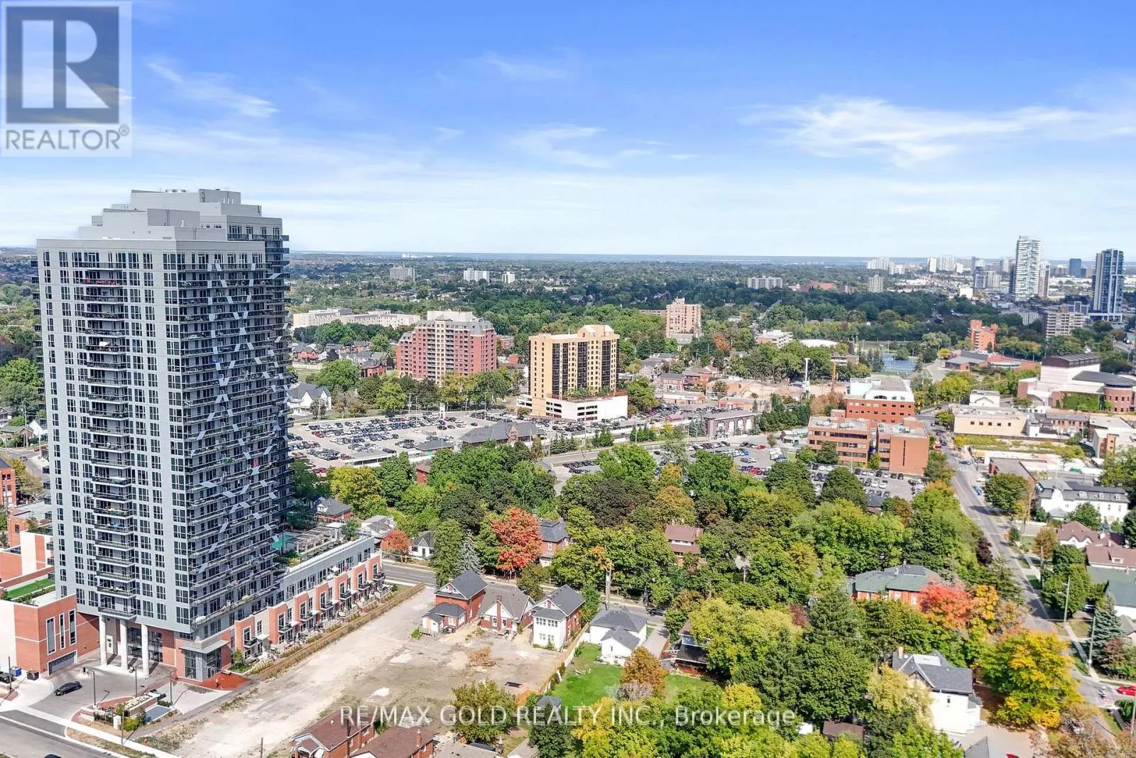 6 - 61 NELSON STREET W