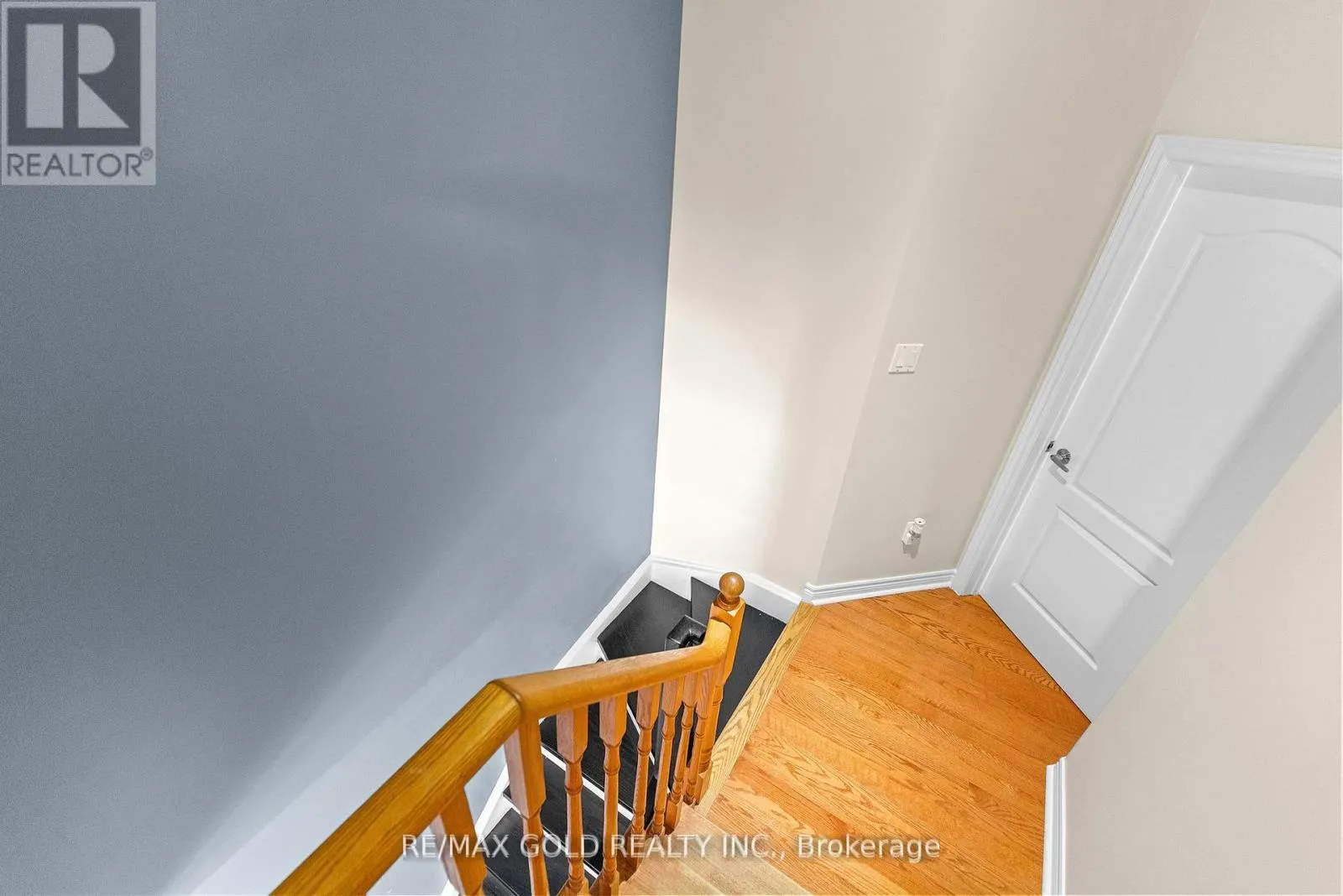 6 - 61 NELSON STREET W