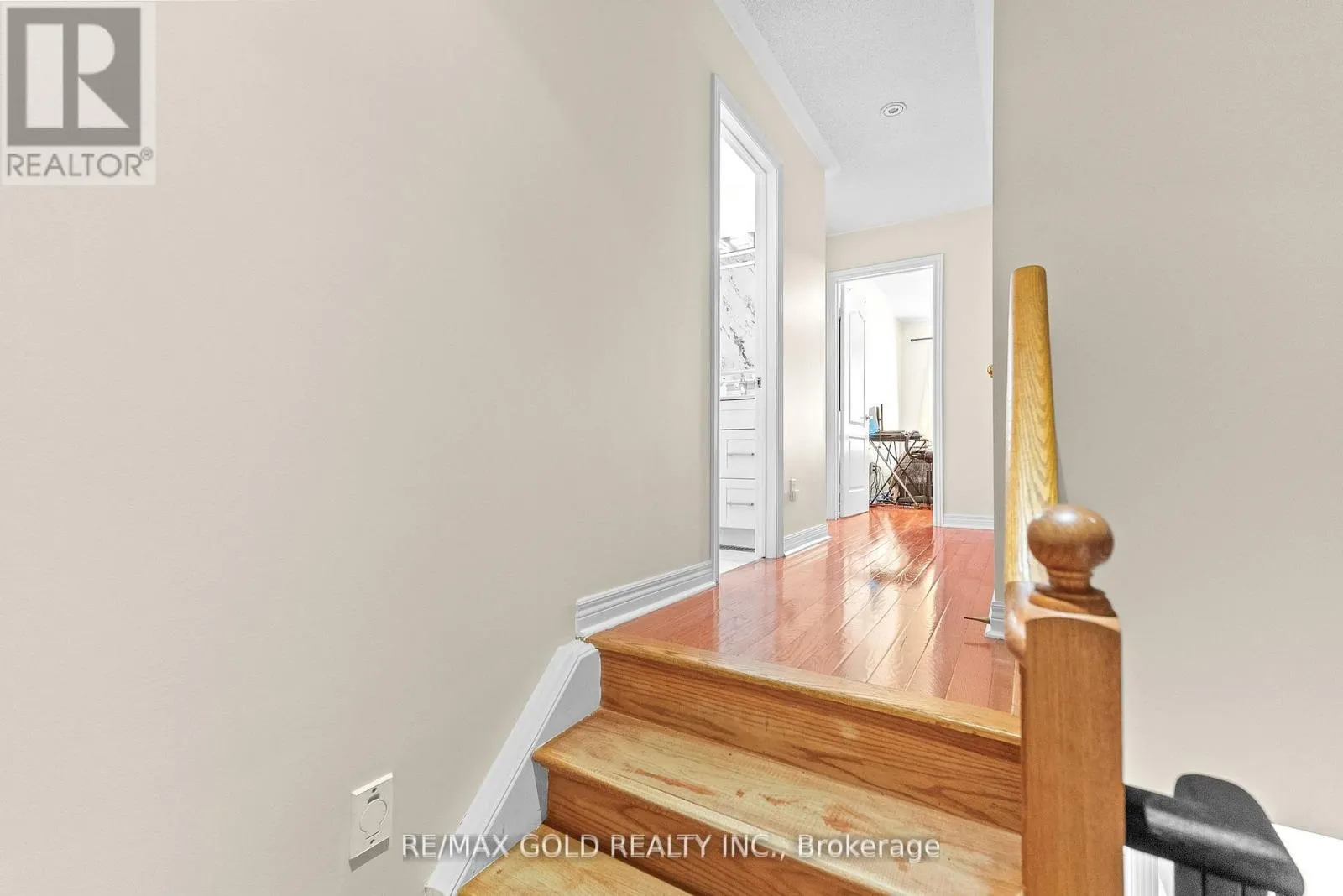 6 - 61 NELSON STREET W