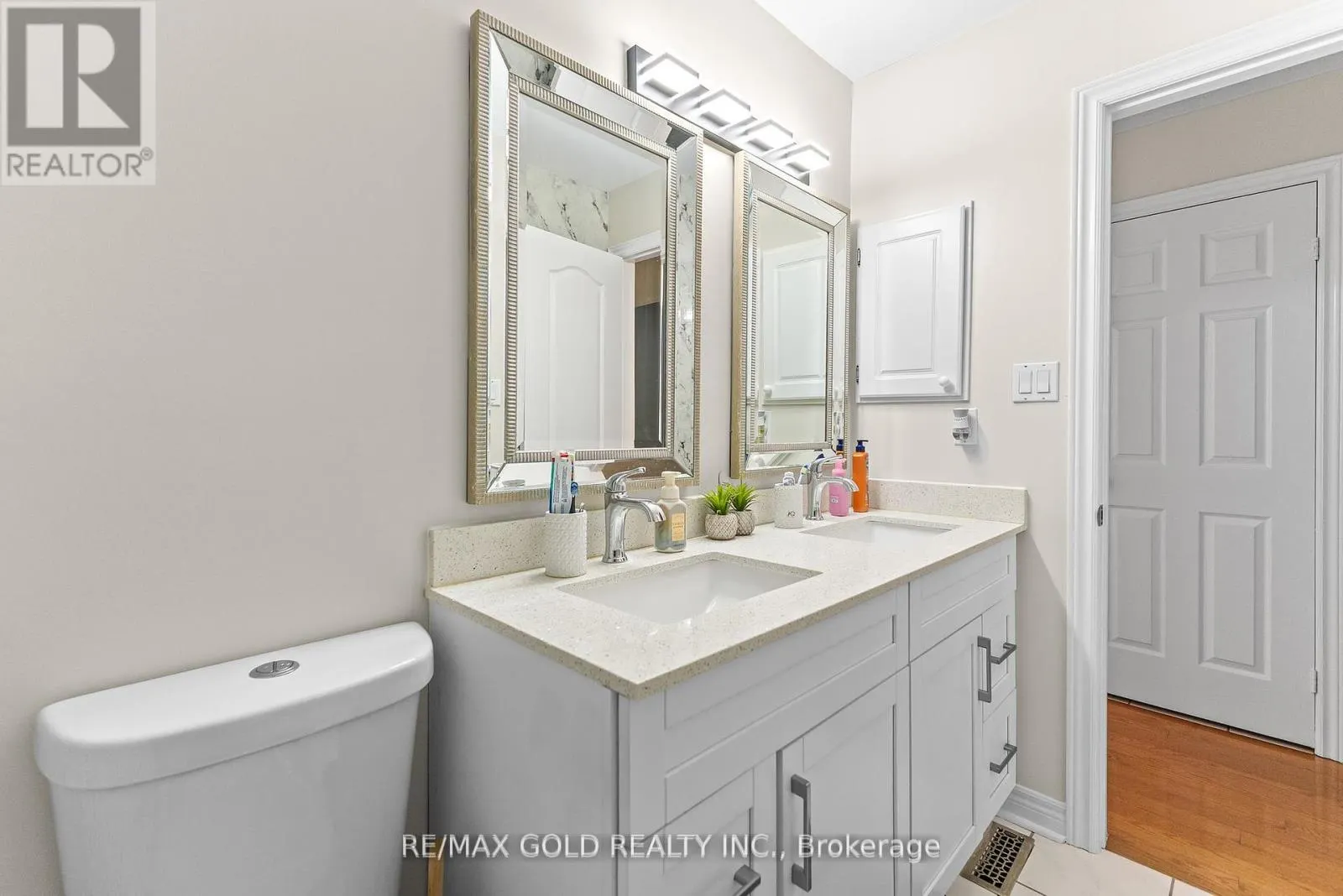 6 - 61 NELSON STREET W