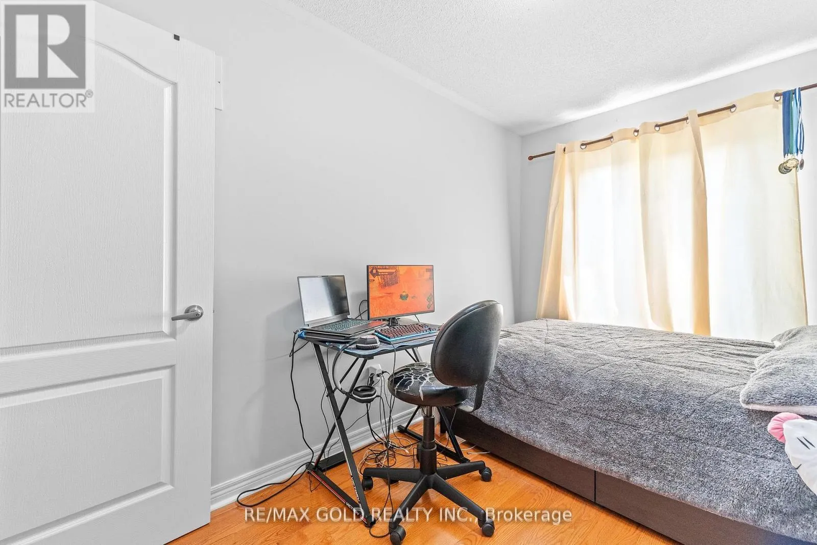 6 - 61 NELSON STREET W