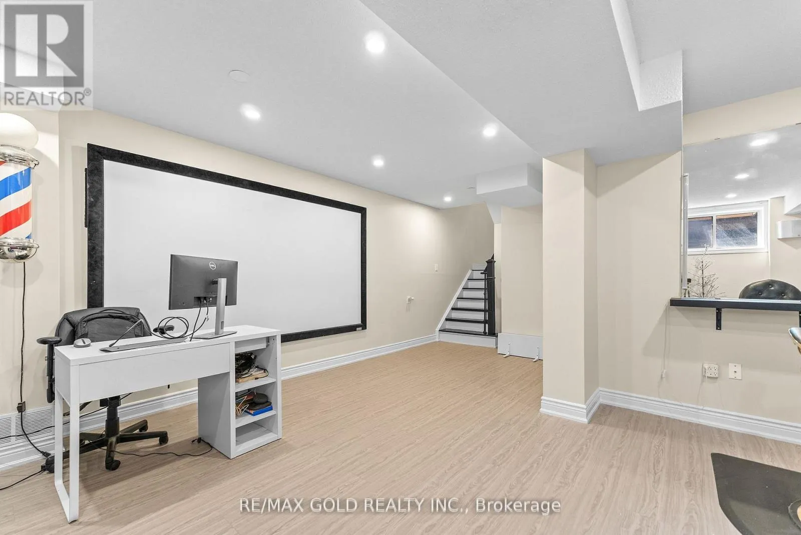 6 - 61 NELSON STREET W