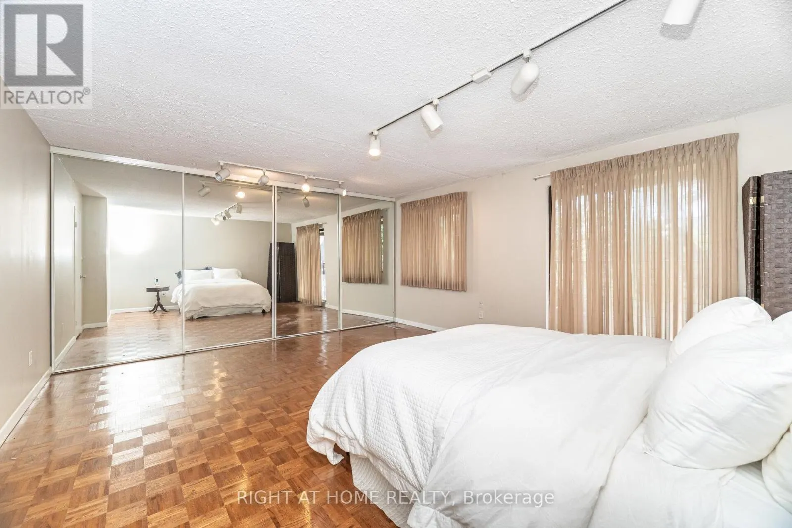 13 - 1250 MISSISSAUGA VALLEY BOULEVARD W