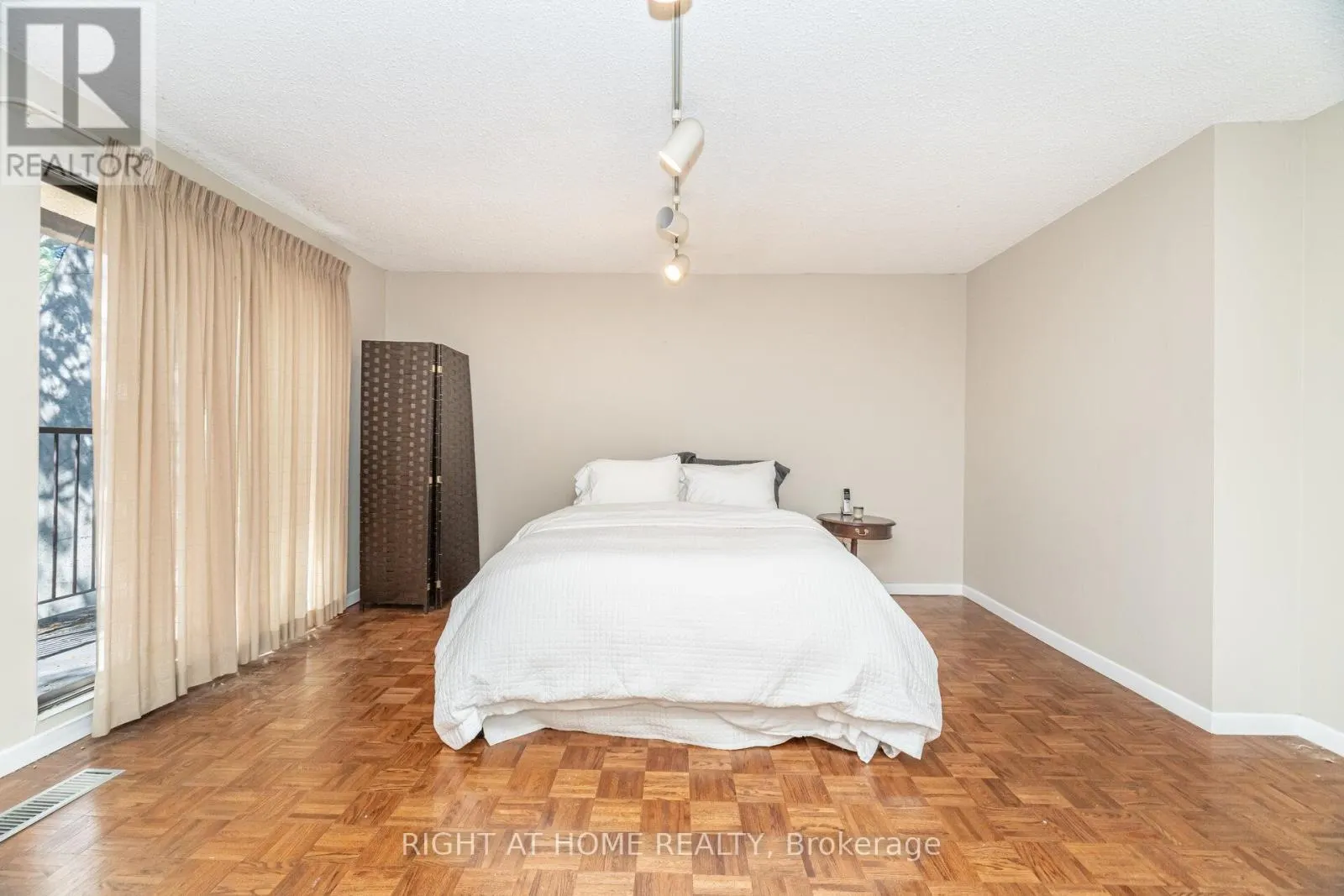 13 - 1250 MISSISSAUGA VALLEY BOULEVARD W