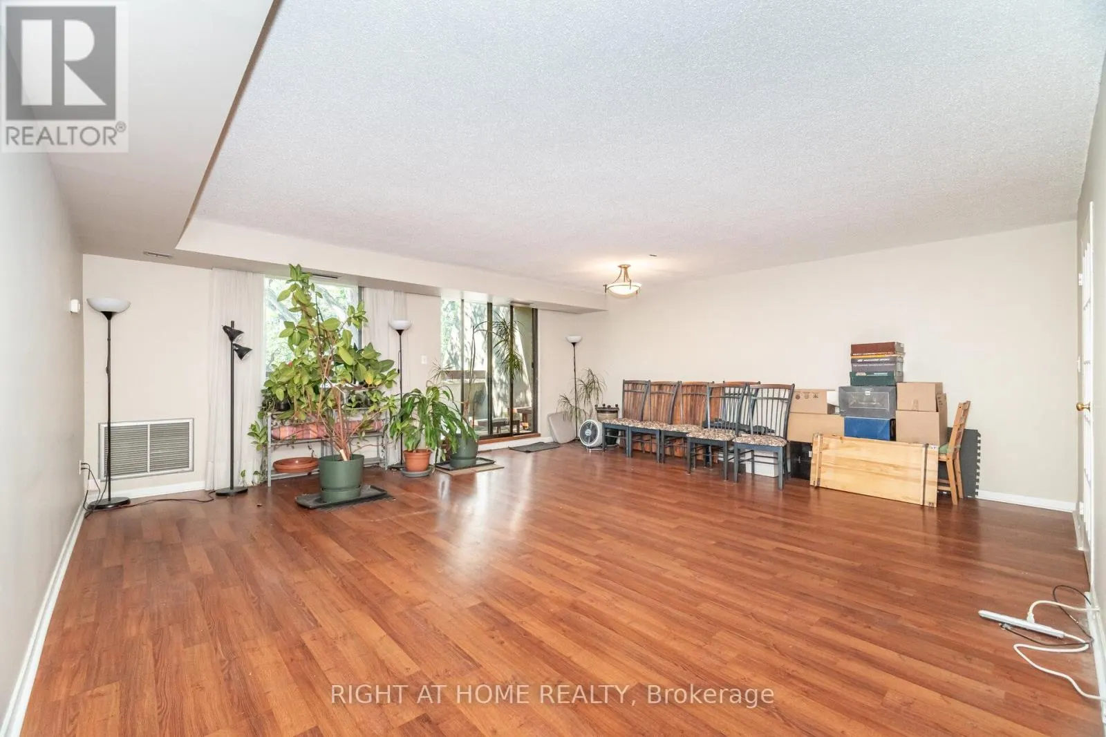 13 - 1250 MISSISSAUGA VALLEY BOULEVARD W