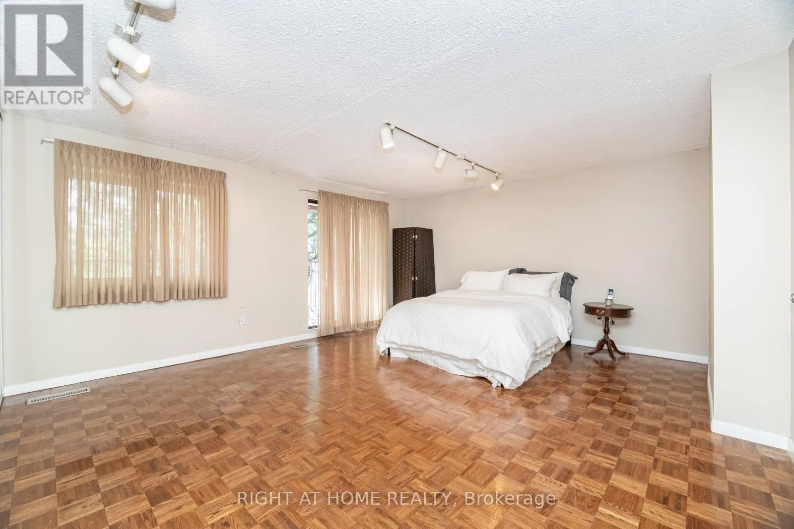 13 - 1250 MISSISSAUGA VALLEY BOULEVARD W