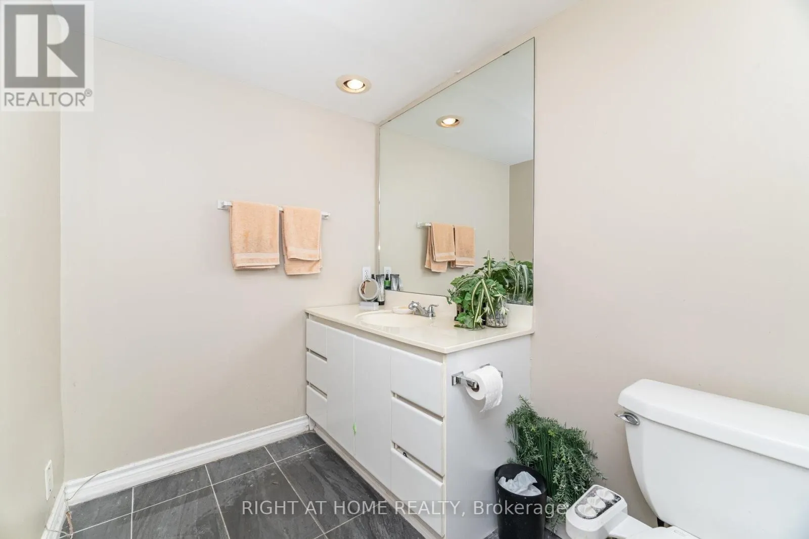 13 - 1250 MISSISSAUGA VALLEY BOULEVARD W
