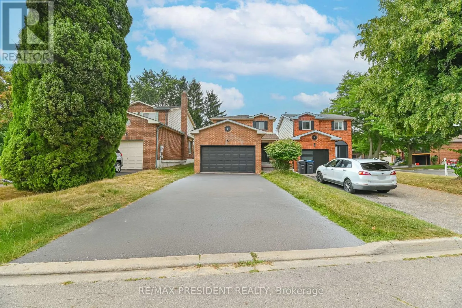 4 LAWNVIEW COURT