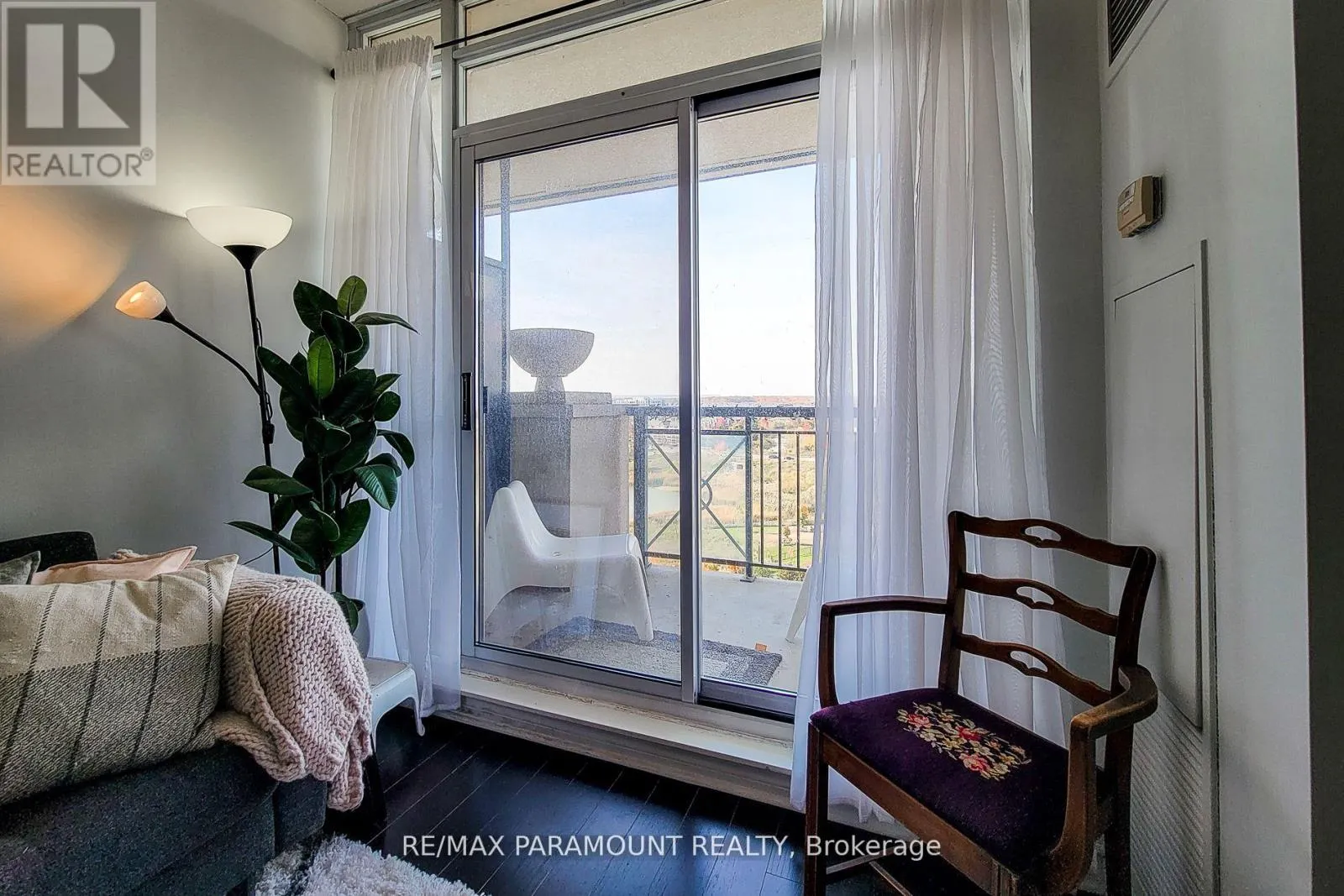 1102 - 2325 CENTRAL PARK DRIVE