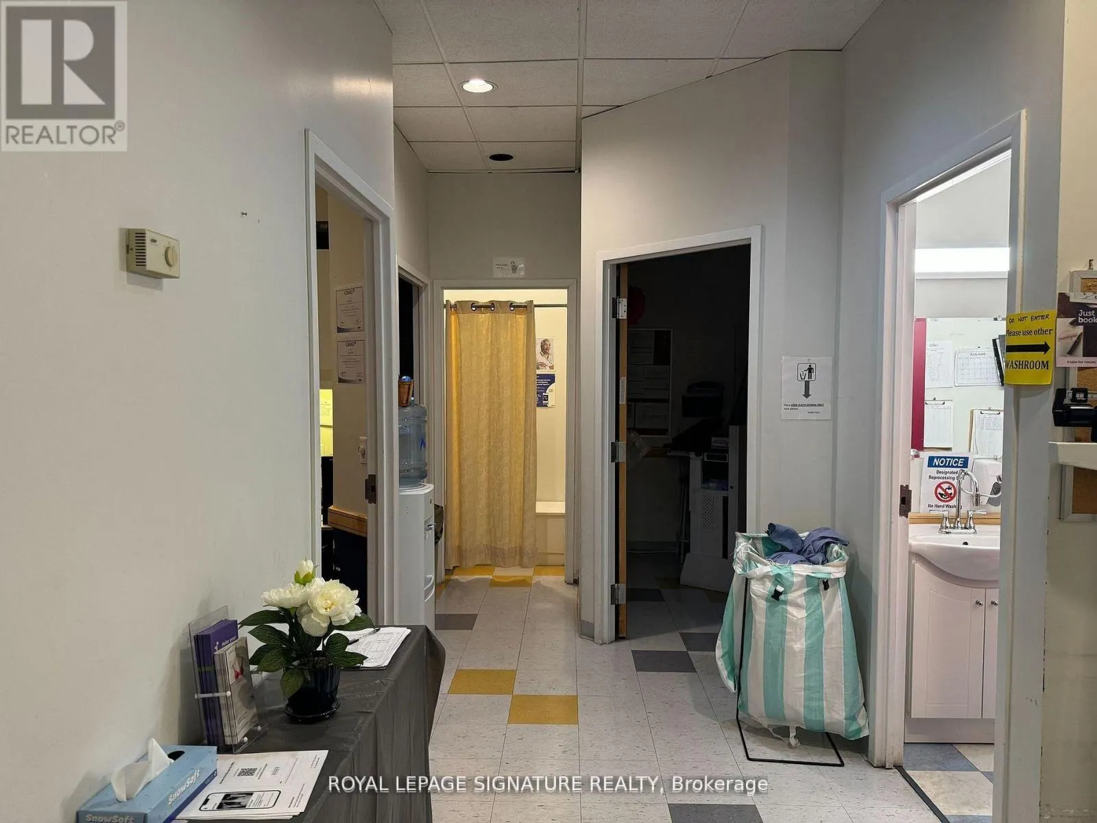 PART E1 - 801 DUNDAS STREET E